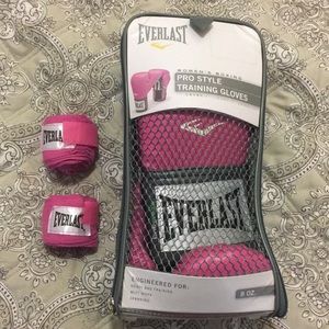 Pink Everlast Women’s Boxing Gloves - 8oz - NWOT